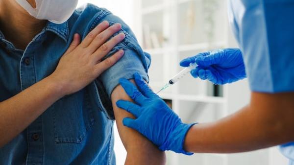 Apakah Aman Mandi Setelah Vaksin Booster? Ini Jawabannya