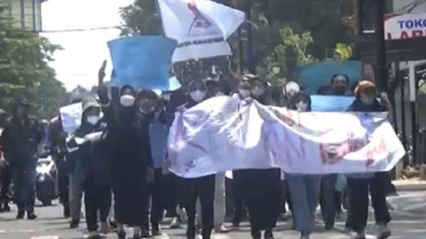 Mahasiswa di Jombang Gelar Aksi Demo Tolak Jabatan Presiden 3 Periode