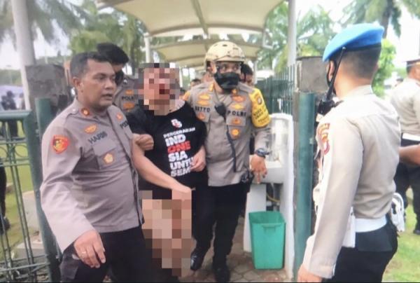 Berikut Fakta-fakta Pengeroyokan hingga dilucuti celana Ade Armando, Nomor 3 Bikin Geleng-geleng