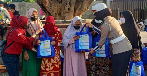 Satlantas Polres Tuban Bersama Komunitas Berbagi Kebahagiaan Di Bulan Ramadhan