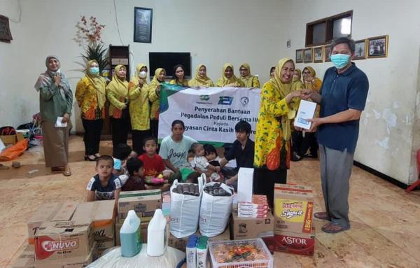 Haru Warnai Proses Pemberian Bantuan Pegadaian Surabaya ke Yayasan Panti Asuhan  ​​​​​​​