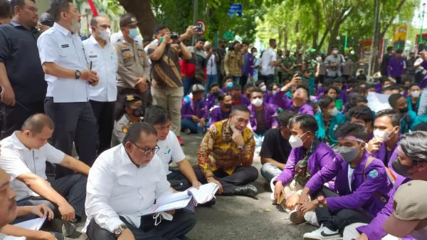 Demo di Gedung DPRD Sumut, Ini Tuntutan Mahasiswa ke Pemerintah Indonesia