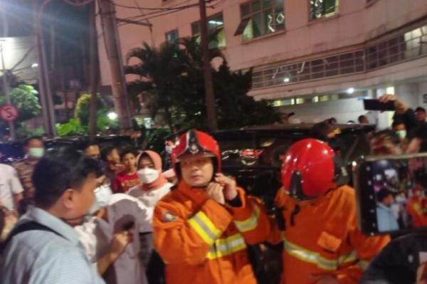 Kisah Wali Kota Eri Turun Langsung Padamkan Api Tunjungan Plaza Surabaya