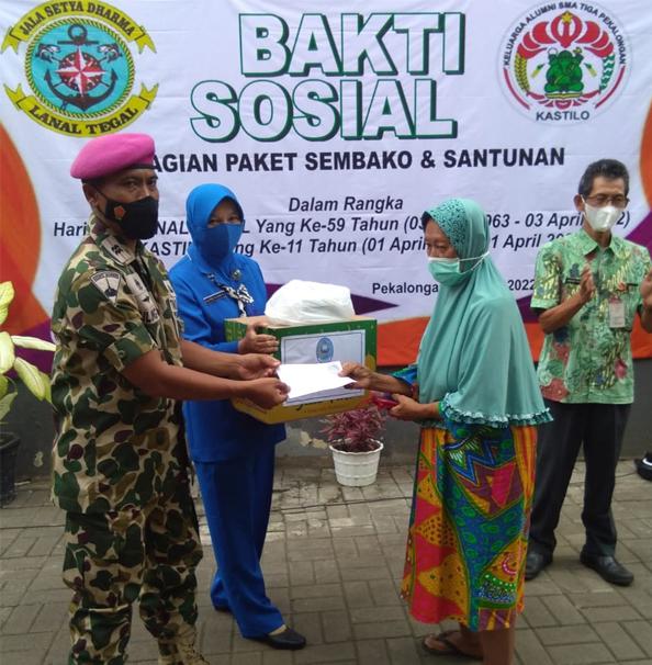 Rayakan Ulangtahun, Kastilo Bagikan Sembako di Sekitar SMAN 3 Pekalongan