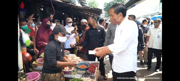 PT Pos Indonesia Salurkan BLT Minyak Goreng dan BST kepada 3,2 Juta Warga Jawa Barat
