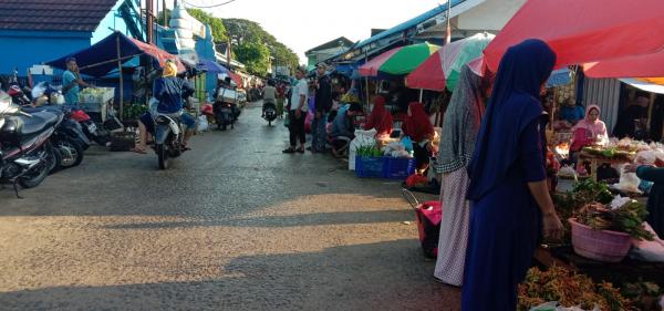 PKL di Pasar Binuangeun Menjerit Dipungli Ormas Hingga Ratusan Ribu