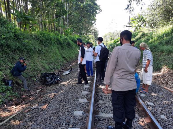 Sepeda Motor Tertempar Kereta Api, Dua Gadis Cantik di Tasikmalaya Selamat dari Maut