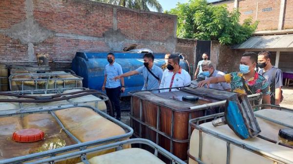 Polda Jateng Bongkar Tangki Modifikasi Ditutup Terpal saat Beli Solar di SPBU Cilacap