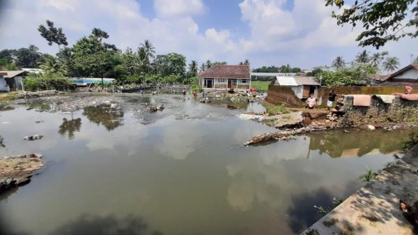 Tanggul Sungai Dalam Suba Jebol, Banjir Landa Ratusan Rumah di Kota Tasikmalaya
