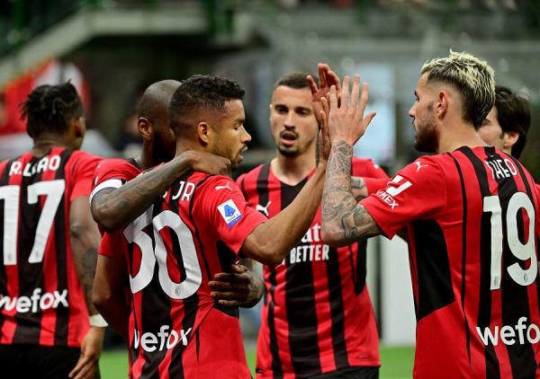 Duo Milan Kompak Menang, Persaingan Papan Atas Serie A Panas