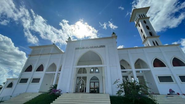 5 Artis Ini Bangun Masjid Pakai Uang Pribadi, Paling Terakhir Non Muslim