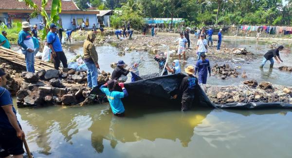 Banjir Tasikmalaya, BPSDA Provinsi Jabar Pasang Bronjong Perbaiki Tanggul Jebol Sungai Dalam Suba