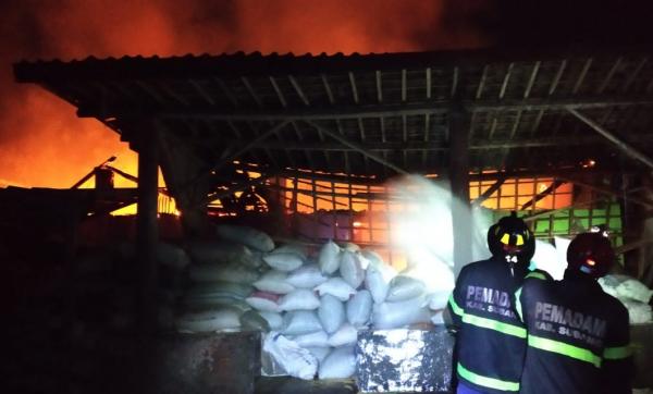 Penggilingan Padi di Patokbeusi Subang Kebakaran, Kerugian Ditaksir Ratusan Juta Rupiah