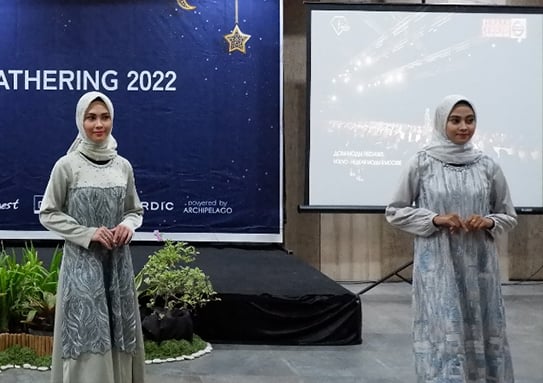 Pesona Lenggak-lenggok Gadis Cantik Menunggu Bedug Magrib