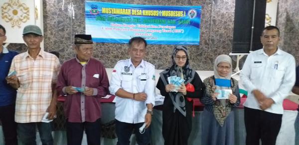 Pemerintah Desa Sukasenang Beri 68 Guru Ngaji dan Anggota Linmas Insentif Rp1,2 Juta