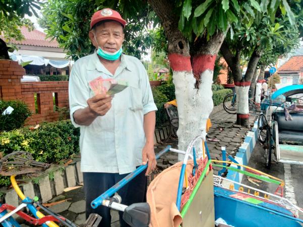 Kisah Ngadi, Tukang Becak Kota Mojokerto yang Dapat Bantuan Sosial