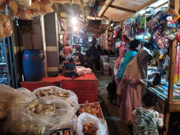 Jelang Lebaran, Harga Migor Curah di Pasar Cisurupan Turun