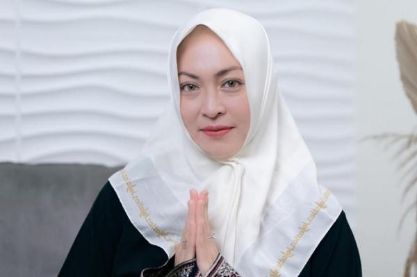 Kisah Mualaf Angelina Sondakh, Cucu Pendeta yang Jadi Guru Ngaji dan Hafal Al Qur'an