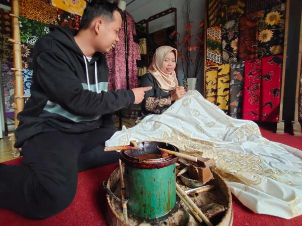 Spirit Hari Kartini Menginspirasi Umayah, Perajin Batik Blitar dari Nol hingga Tingkat Nasional
