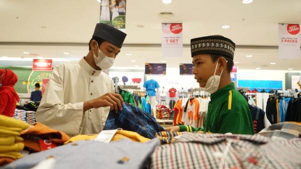 Anak Yatim di Palembang dapat Baju Lebaran dari Pertamina
