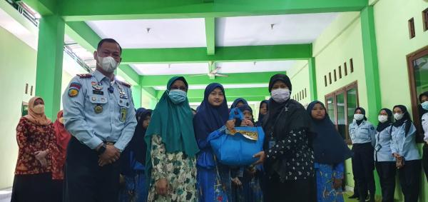 Peringati Hari Bakti Pemasyarakatan, Lapas Surabaya Gelar Bakti Sosial