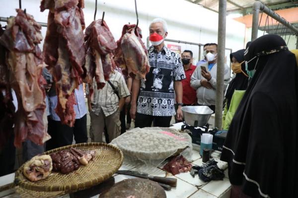 Lakukan Sidak, Ganjar Temukan Naiknya Harga Daging Jelang Lebaran di Purwokerto