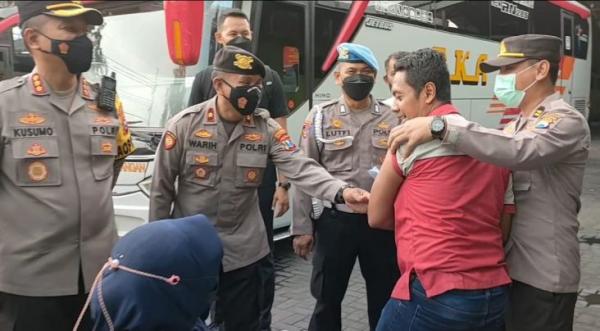 Garang di Jalan Bukan Jaminan, Nyali Sopir Bus Ini Menciut di Depan Bidan Cantik, Takut Divaksin