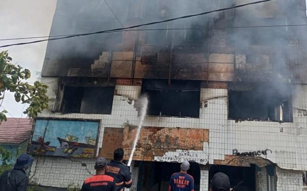 Dijadikan Tempat Bermain Petasan, Gedung Kosong di Palembang Dilahap si Jago Merah