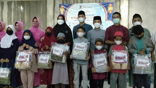 Bahagiakan Anak Yatim Jelang Lebaran, Yayasan Pena Ar Rahmah Toboali Bagikan 206 Paket Parcel