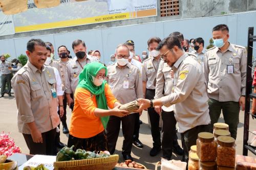 Pastikan Ketersediaan Pangan Strategis, Mentan SYL Kunjungi Bazar Murah Pasar Tani