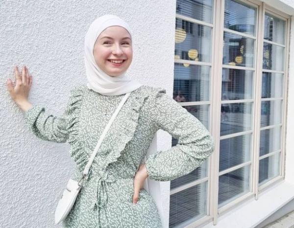 Kisah Mualaf, Perempuan Cantik Ini Dulunya Antek Atheis hingga Pintu Hatinya Terbuka untuk Islam