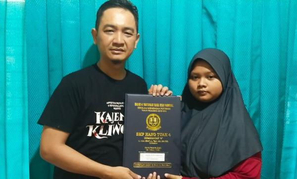 Kisah Siswi SMK Surabaya yang Tak Mampu Bayar Sekolah dan Kontrakan