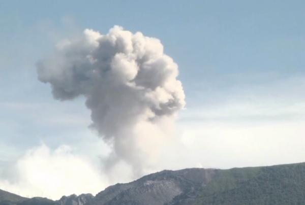 Info PVMBG: Gunung Ibu Erupsi Lagi, Kolom Abu 2.000 Meter di Atas Puncak