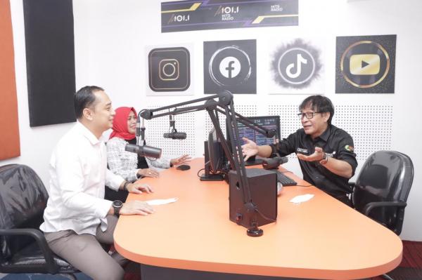 Ini Baru Kereen! Fikom Unitomo Punya Studio Podcast, Wali Kota Surabaya Jadi Tamunya