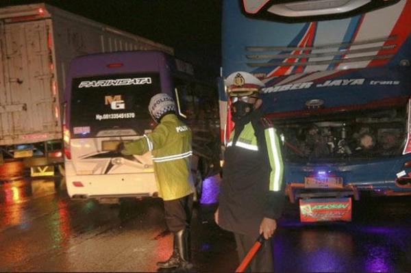 Tol Cikarang hingga Karawang Macet Akibat Kecelakaan 4 Bus