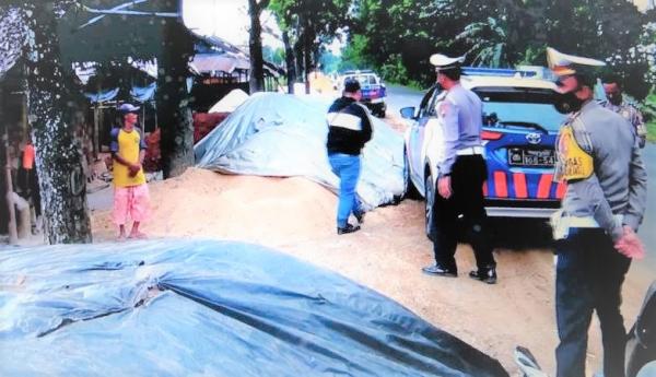 Jalur Tengah Banjarnegara-Semarang Muncul Asap dan Abu Tebal, Pemudik Patut Waspada