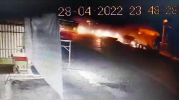 Detik-detik Kecelakaan Maut di Pantura Subang Terekam CCTV, Minibus Terbang Saat Tabrak 4 Kendaraan