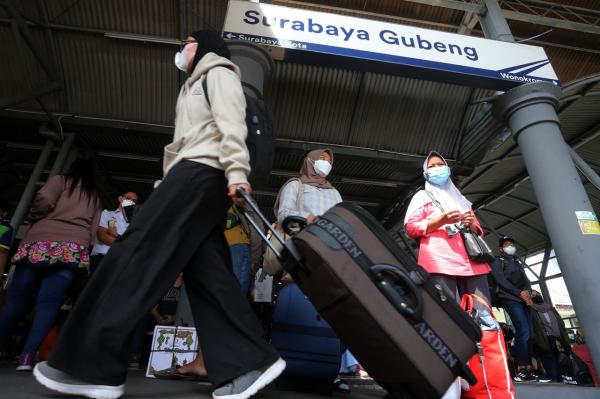 Imbas Tabrakan Kereta Api, Keberangkatan dari Stasiun Surabaya Gubeng Berubah