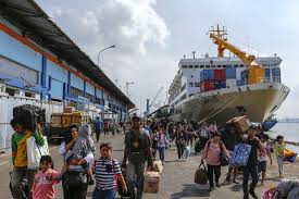 Mudik Lebih Awal, 1.600 Penumpang Diberangkatkan Menuju Surabaya dengan KM Labobar