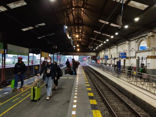 6 .757 Pemudik Yang Turun di Stasiun Cirebon, Cek Ketersediaan Tiket untuk Balik