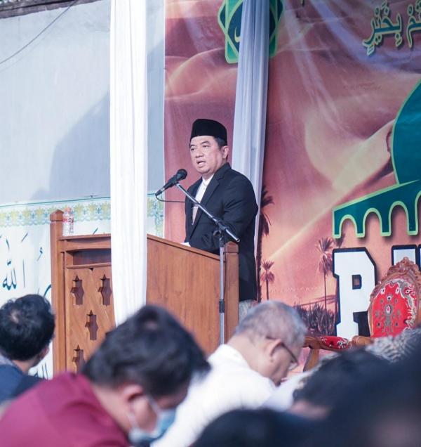 Rektor Uniga Jadi Khatib Pelaksanaan Salat Idul Fitri di Mesjid At-Taufiq