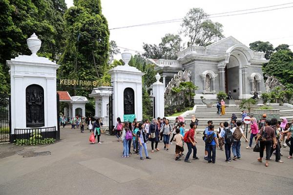 Lebaran Hari Pertama, Kebun Raya Bogor Ramai Pengunjung