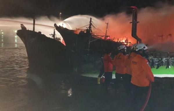 Satu Orang Terluka Akibat Kebakaran Kapal Nelayan di Cilacap