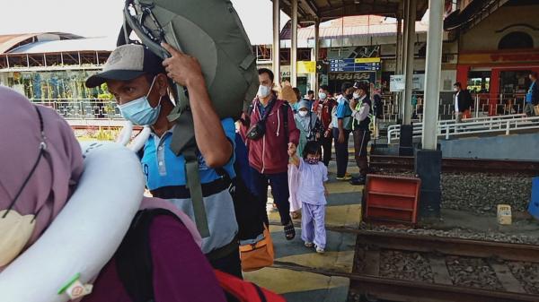 Hari Ini Tercatat 8500 Pemudik Mulai Tinggalkan Cirebon, PT KAI Operasikan Kereta Api Tambahan