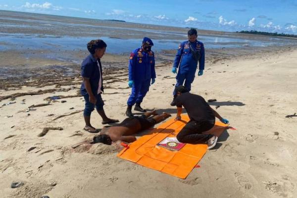 Mayat Pria Bertato dengan Telinga Berdarah Ditemukan di Pantai Mudong Belitung Timur