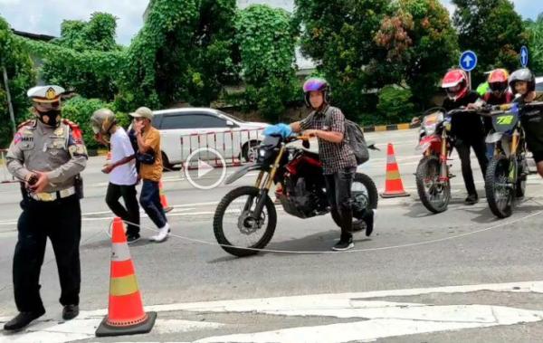 Karena Ikuti Google Maps, Pemuda Asal Aceh Singkil Ini Masuk Tol Amplas Naik Sepeda Motor Trail