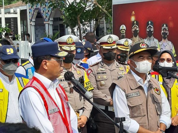 Tiga Menteri dan Kakorlantas Polri Lepas One Way Nasional di GT Kalikangkung