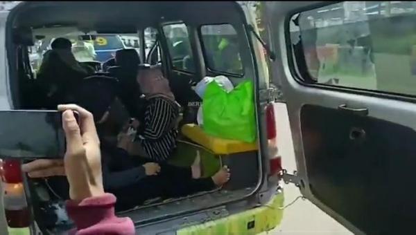 Mobil Ambulans Terobos One Way di Puncak Bawa Wisatawan Lokal Diamankan Polisi