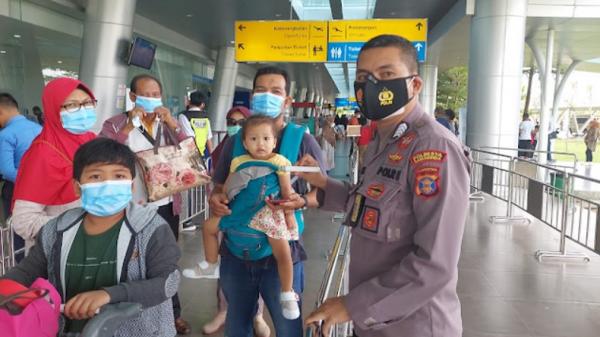 Antisipasi Hepatitis Akut, Polresta Samarinda Periksa Acak Penumpang di Bandara APT Pranoto