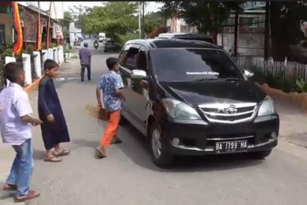 Ratusan Mobil Pemudik Tersesat di Ngarai Sianok Gara-gara Google Maps